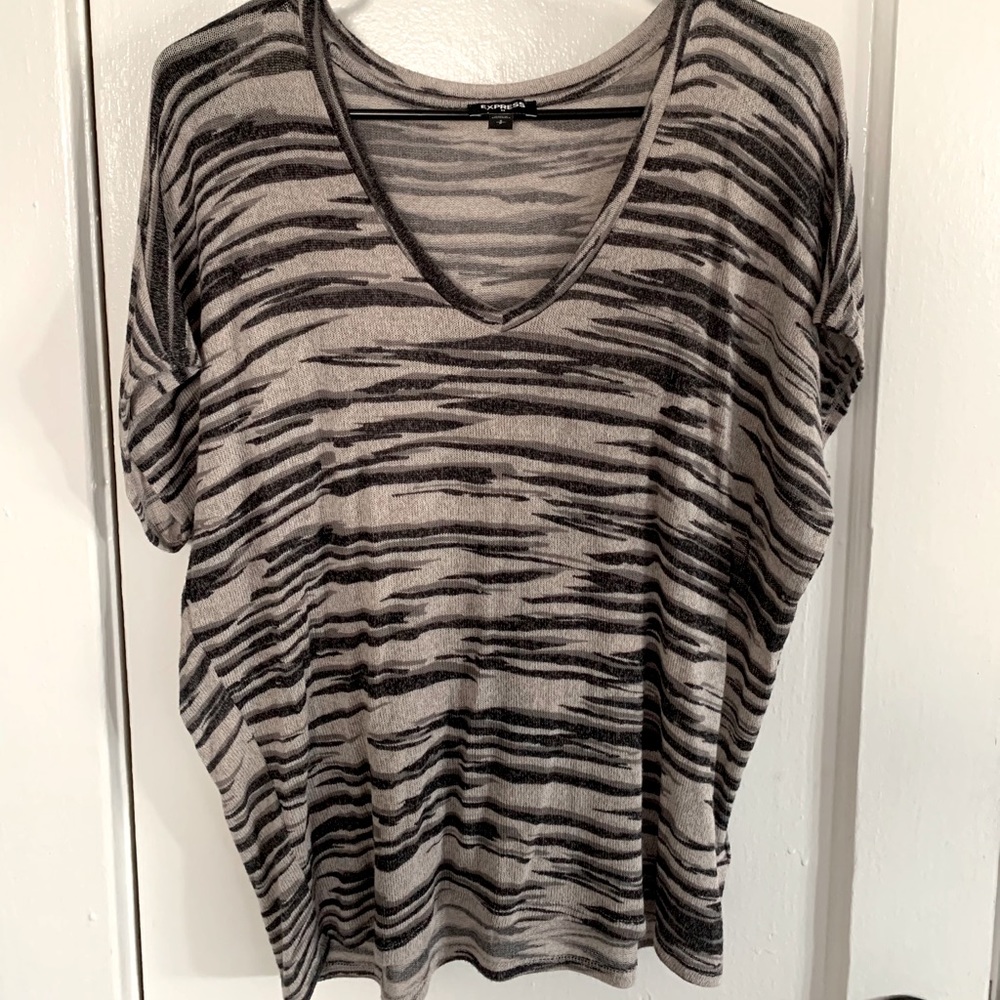 V neck zebra print short sleeve shirt
